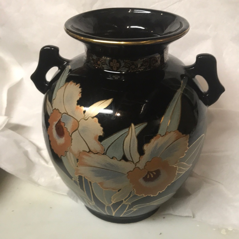Shady vase